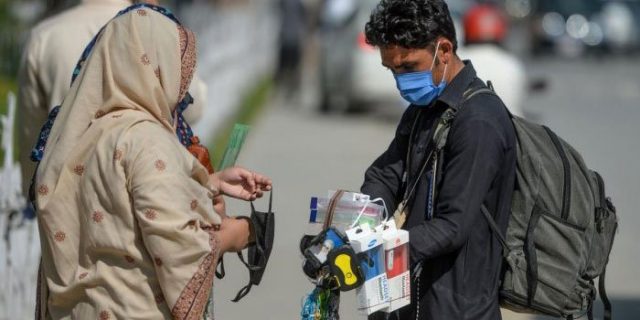 corona virus hits Pakistan and reported cases are 3277