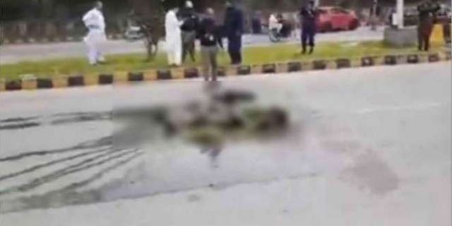 men sets himself on fire in front of PM house